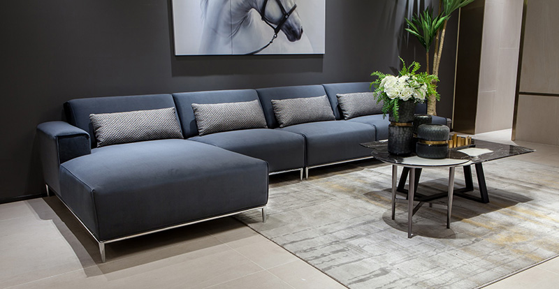 Moderne eenvoudige woonkamer stof brede armleuning hoekbank combinatie 107967